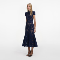 Слика на SELF-PФустани