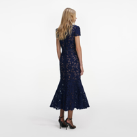 Слика на SELF-PФустани